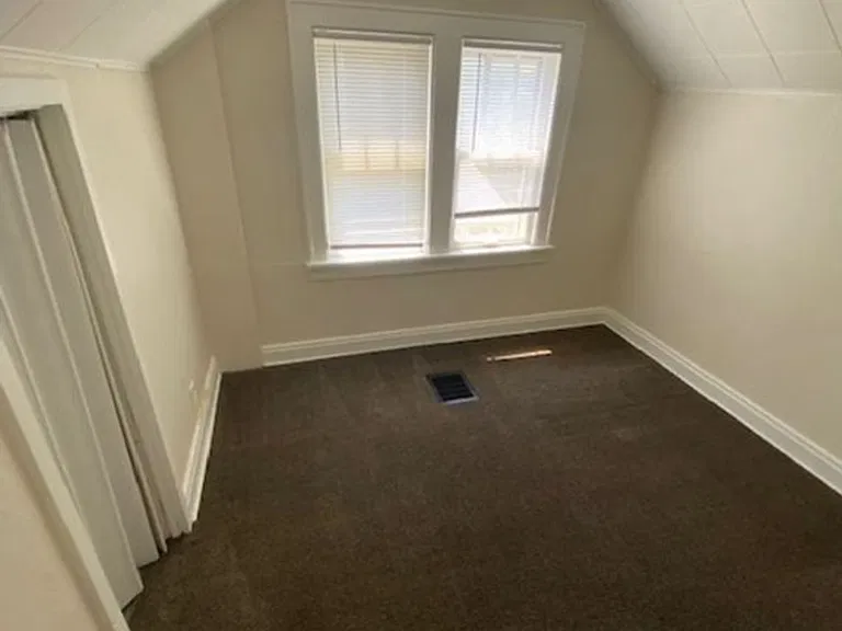 1504 Eastmoreland Ave — Photo 12
