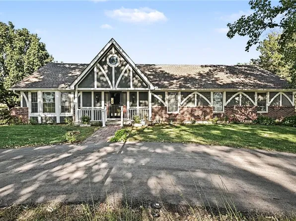 2806 E 215th St, Belton, MO 64012