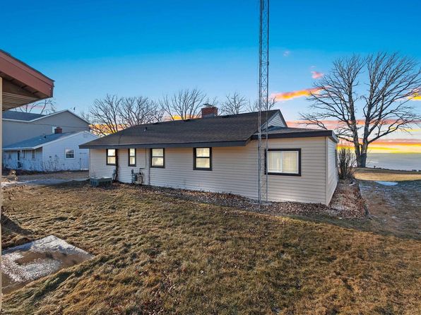 N9549 Bay Shore Ln, Luxemburg, WI 54217