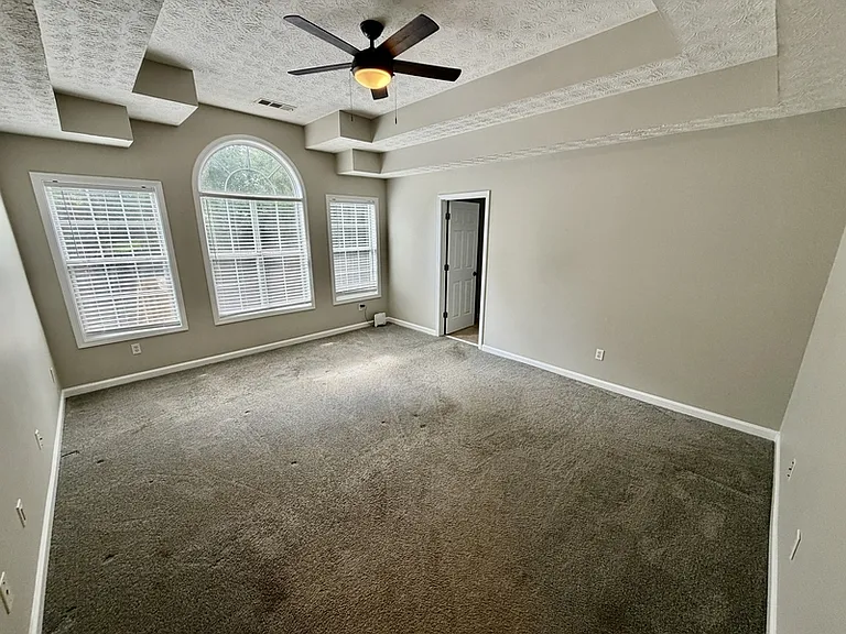 212 Kensington Trce — Photo 16