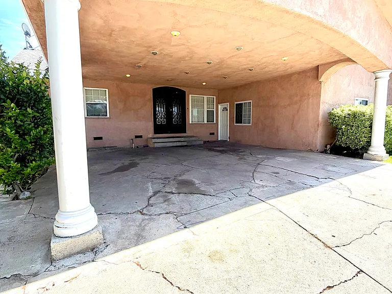 1428 Vanderwell Ave — Photo 2