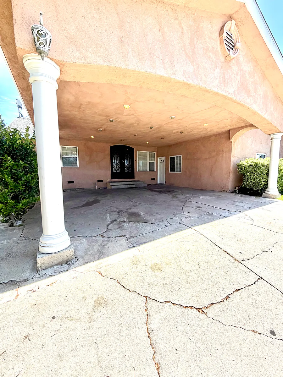 Building Photo - 1428 Vanderwell Ave
