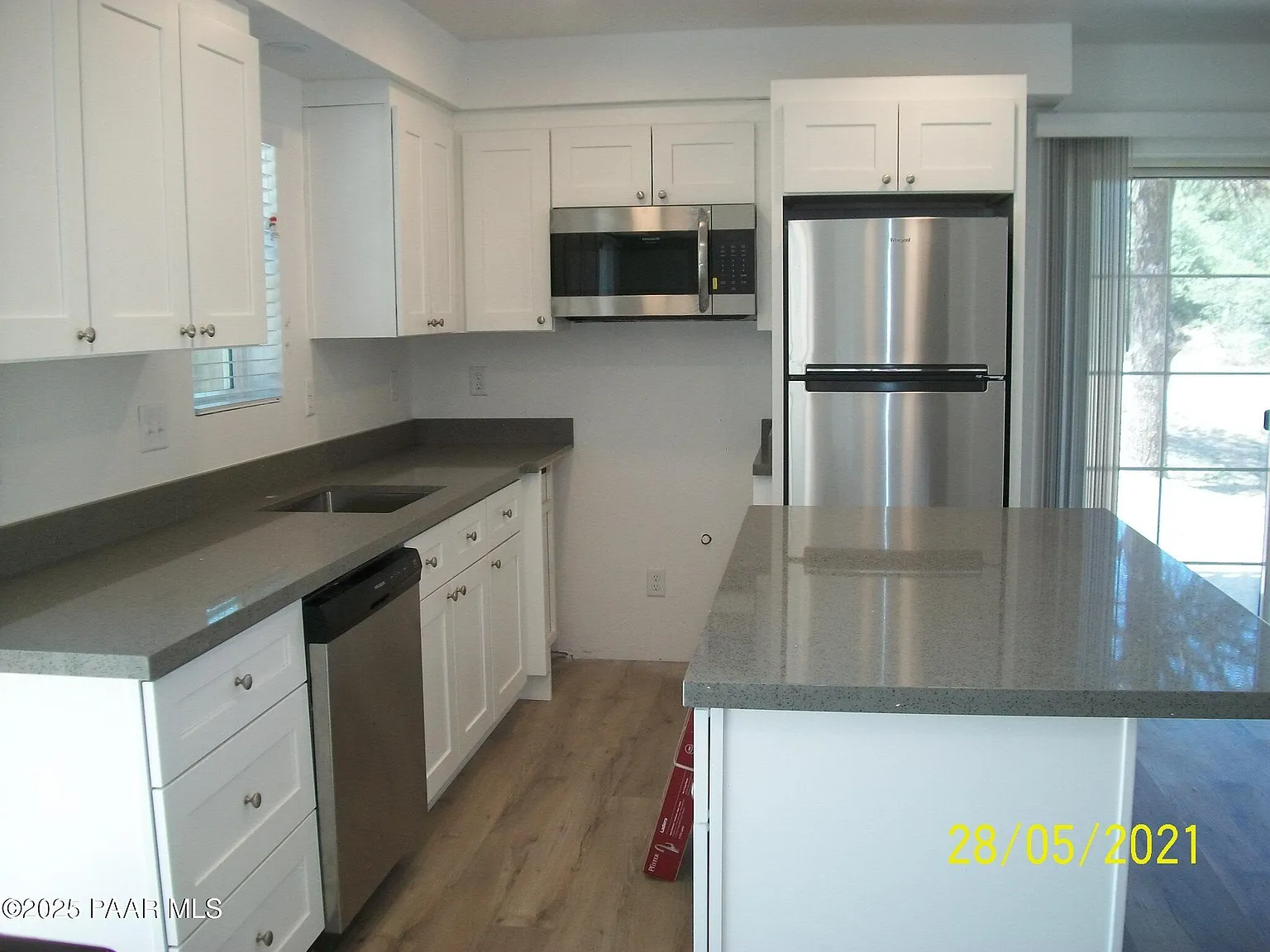 3 bed, 2.0 bath, 1460 sqft, $1,815 — Photo 3