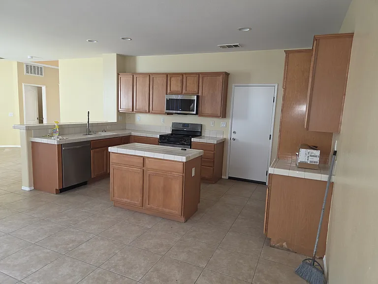 3920 Bluff St — Photo 8