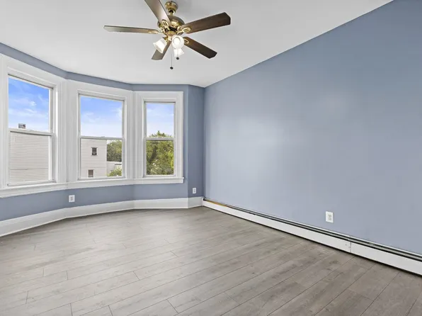 209 Danforth Avenue image 12 of 15