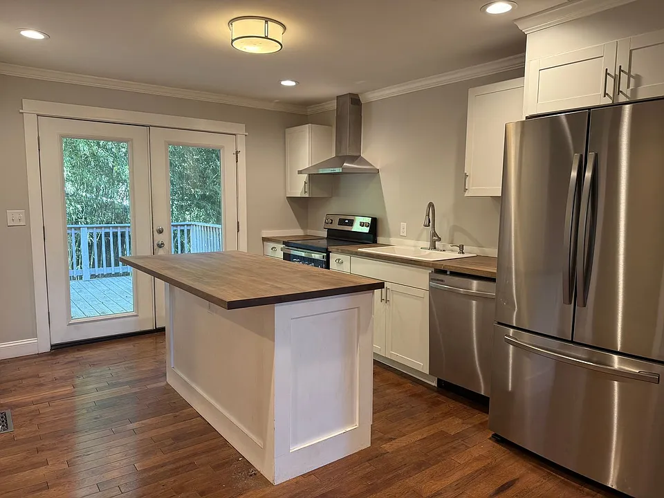 54 Summit Dr