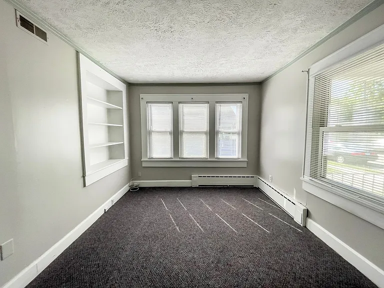 210 S Nichols Ave — Photo 5