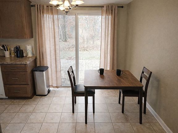 4th image of 659 Ridge Ct
