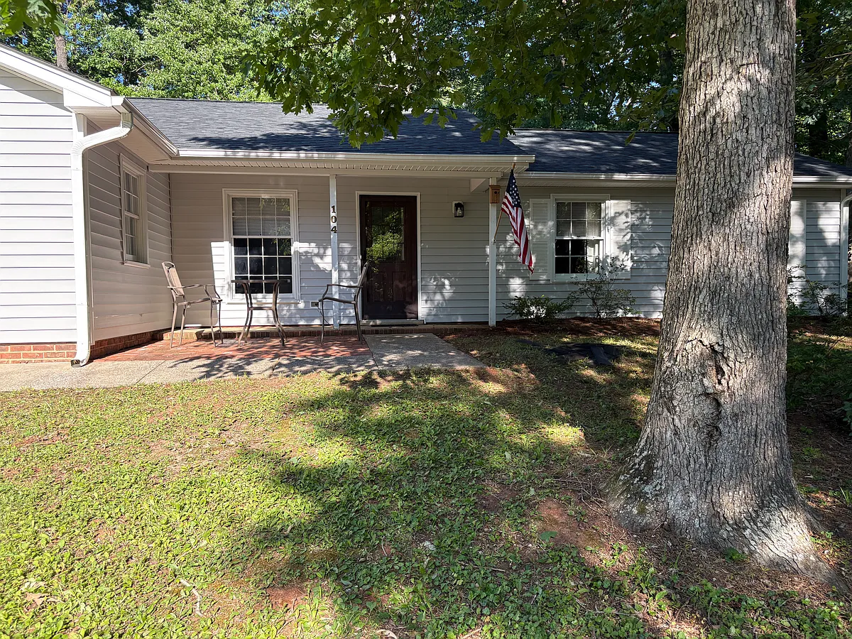 Building Photo - 104 Kenmure Ct