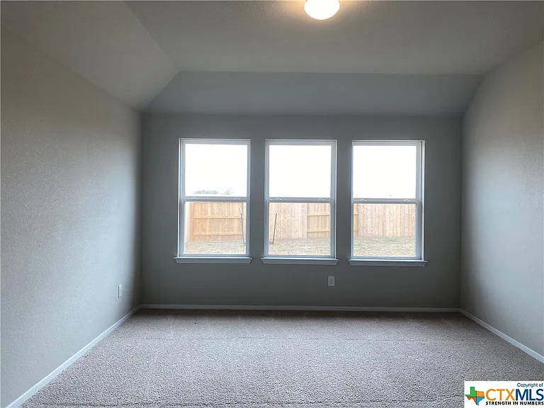 132 Lyndon Dr — Photo 12