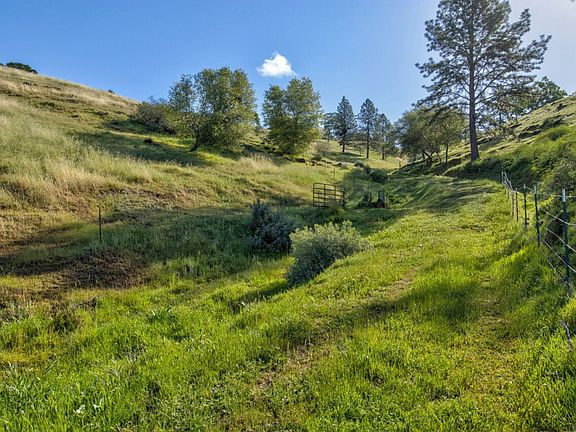 4th image of Trembath Mountain Rd