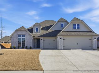 12425 S Maplewood Ave, Bixby, OK 74008