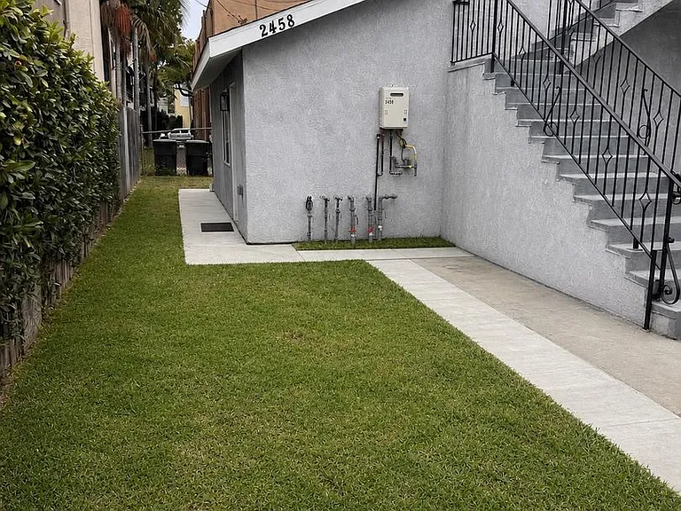 2458 Chestnut Ave — Photo 8
