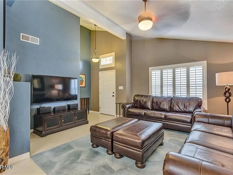 7067 Crown Ridge Dr — Photo 2