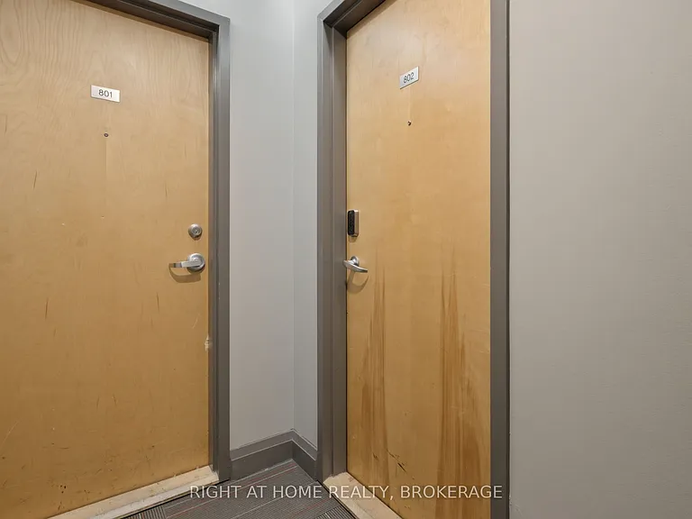 8 Wellesley St E #802 — Photo 4