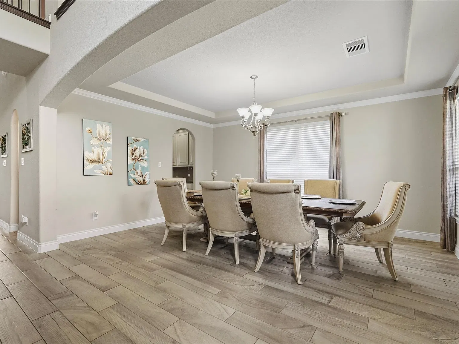 4 bed, 3.5 bath, 3933 sqft, $4,200 — Photo 4