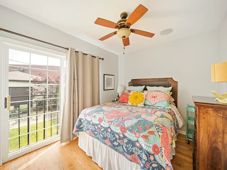 2259 W Diversey Ave #1 — Photo 11