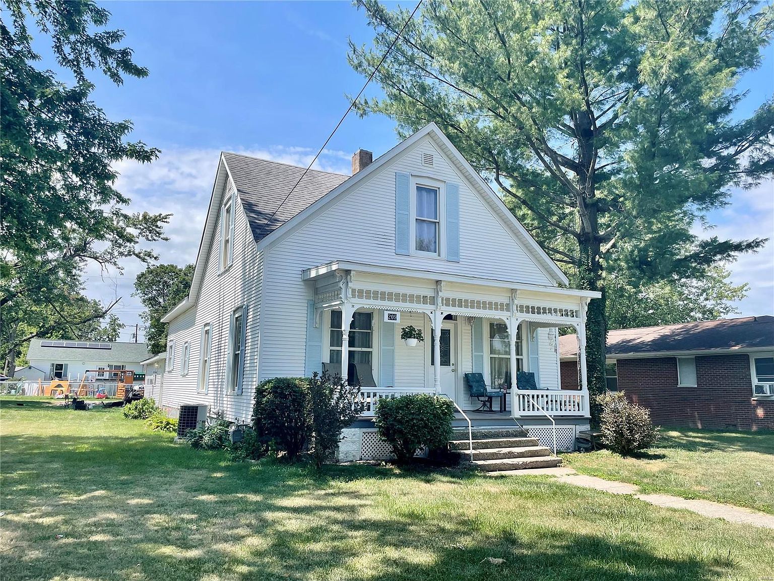209 W Broad St, Raymond, IL 62560 Zillow