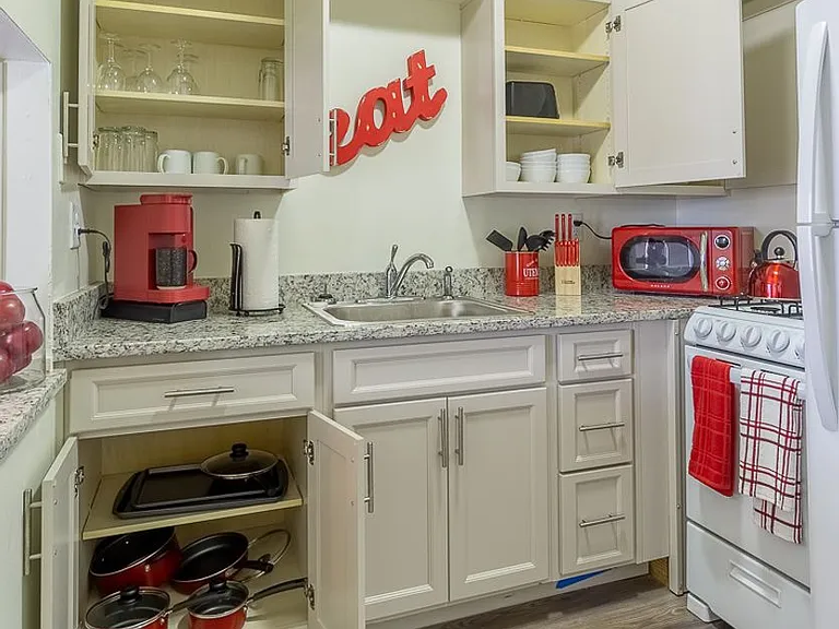 Peabody Apartments — Photo 10