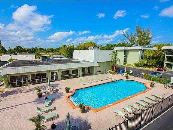 5th image of 801 W Oakland Park Blvd APT C10