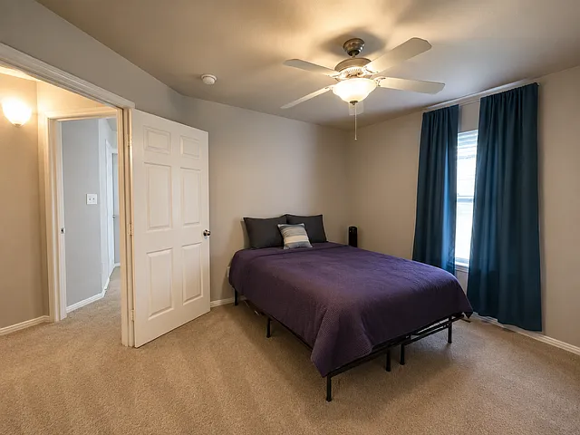 560 W Elm St #C — Photo 9