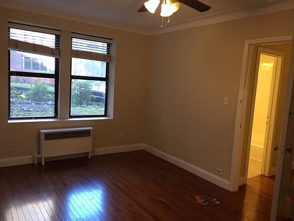 3rd image of 1 Broad Pkwy APT 2S