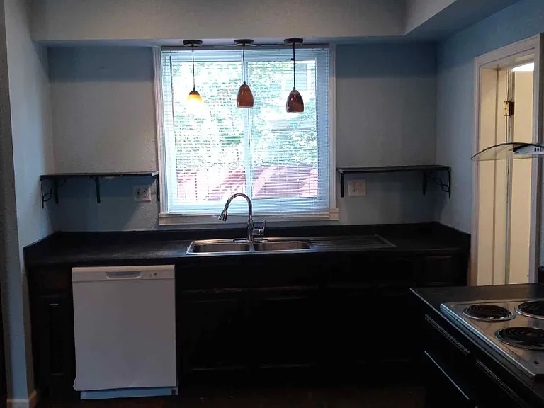614 S Main St — Photo 2
