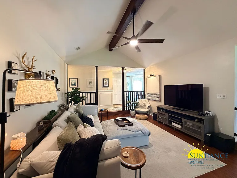 541 E Timberlake Dr — Photo 4