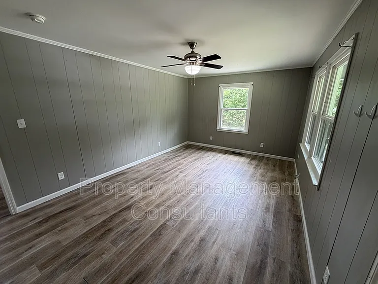 425 Bainbridge Loop — Photo 3