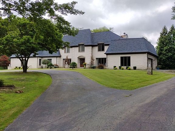 2nd image of 3755 Sugarbush Dr
