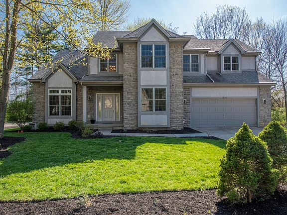 2nd image of 582 Pinegrove Pl
