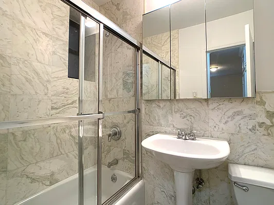 Rented by Anchor Associates | media 8