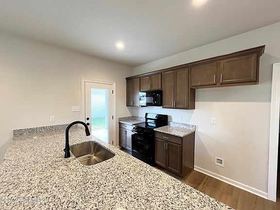 4th image of 208 Parkington Ct