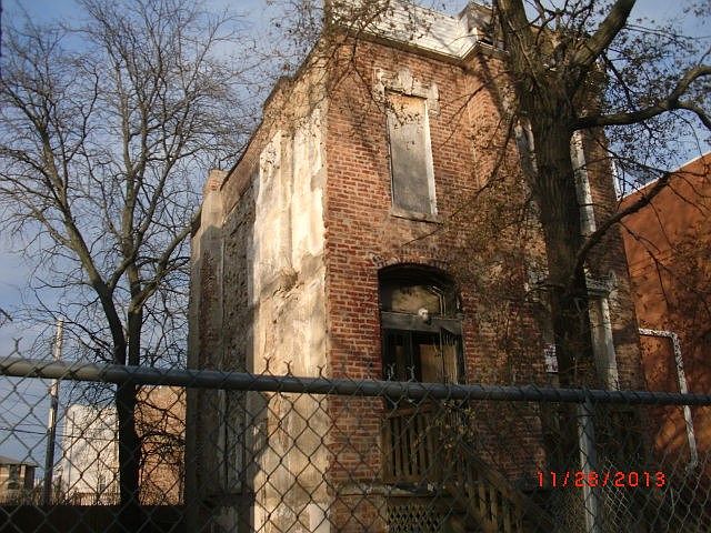 2nd image of 644 E Oakwood Blvd
