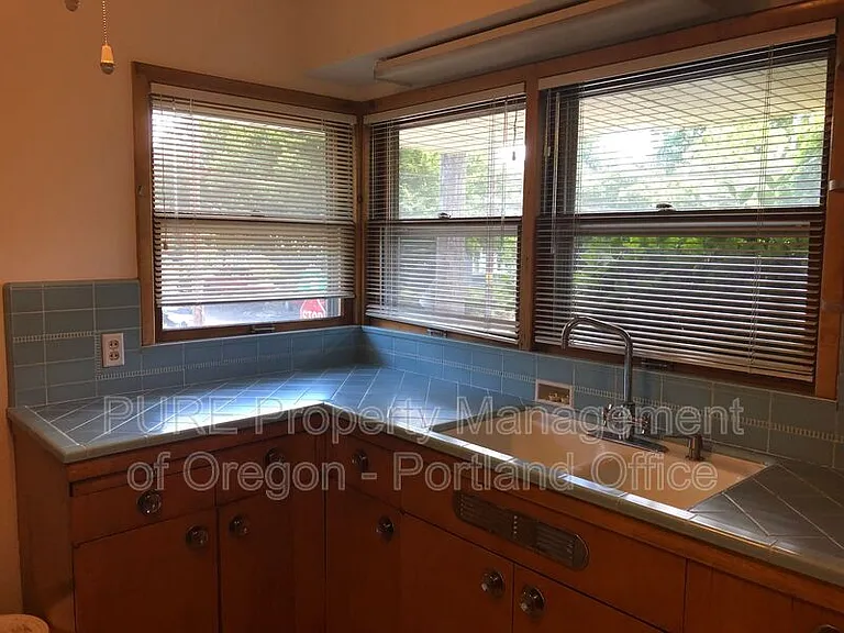 4725 SE Clinton St — Photo 8