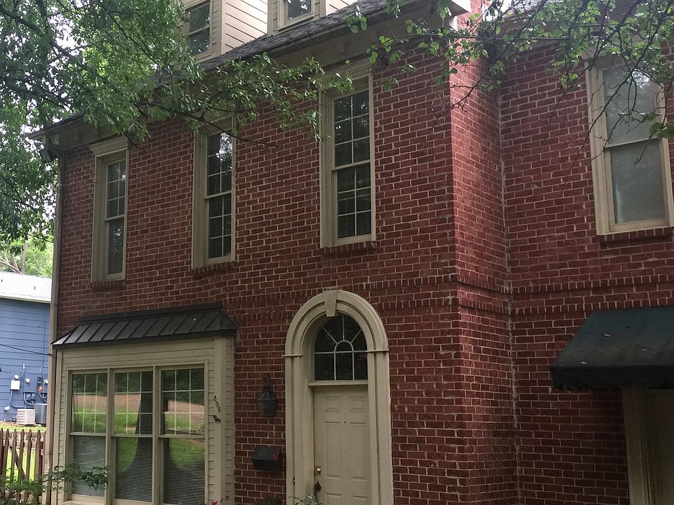 Handsome 3 story brick townh