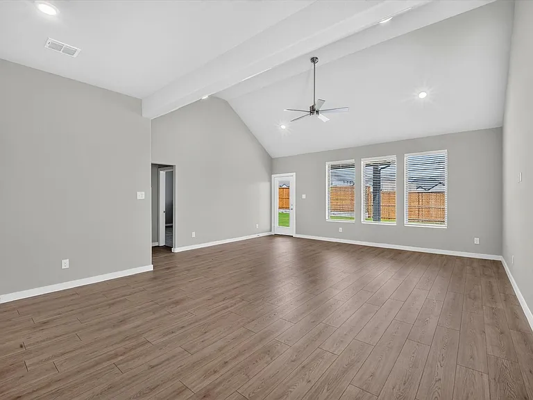 710 Summerberry Dr — Photo 5