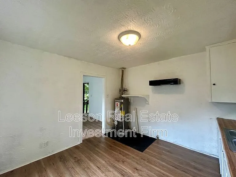 734 W 74th St — Photo 5