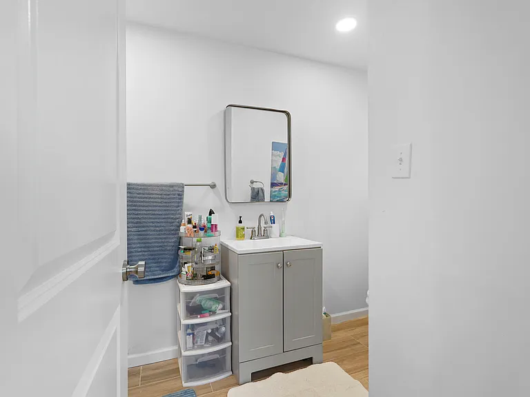 1815 E Derenne Ave #B — Photo 26
