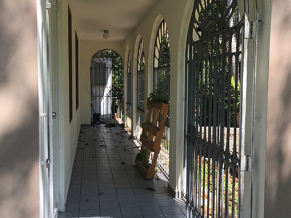 Side entrance
