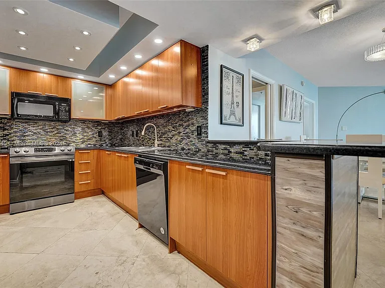 16699 Collins Ave #4106 — Photo 8