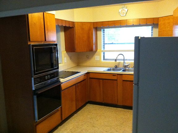 3rd image of 2548 65th St N