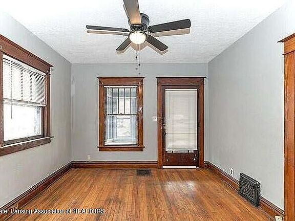 3rd image of 1824 Coleman Ave