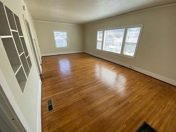 Large and bright living room