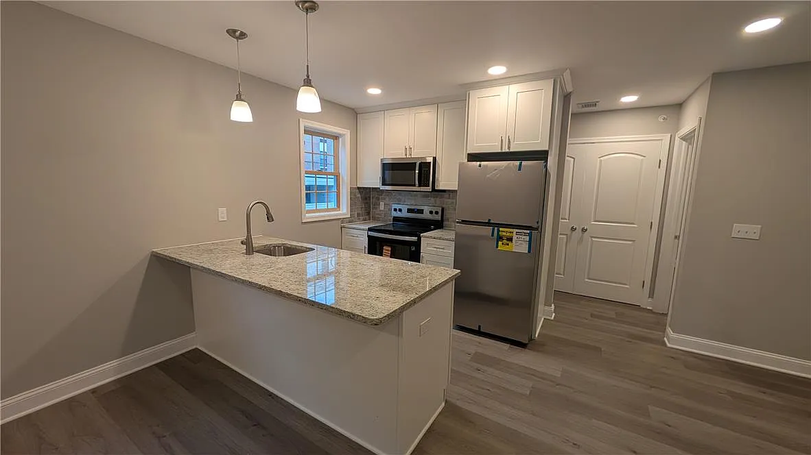 1 bed, 708 sqft, $1,995 — Photo 3