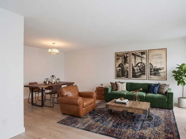 15 NE Deersaxon Rd SE, Calgary, AB T2J 6T1