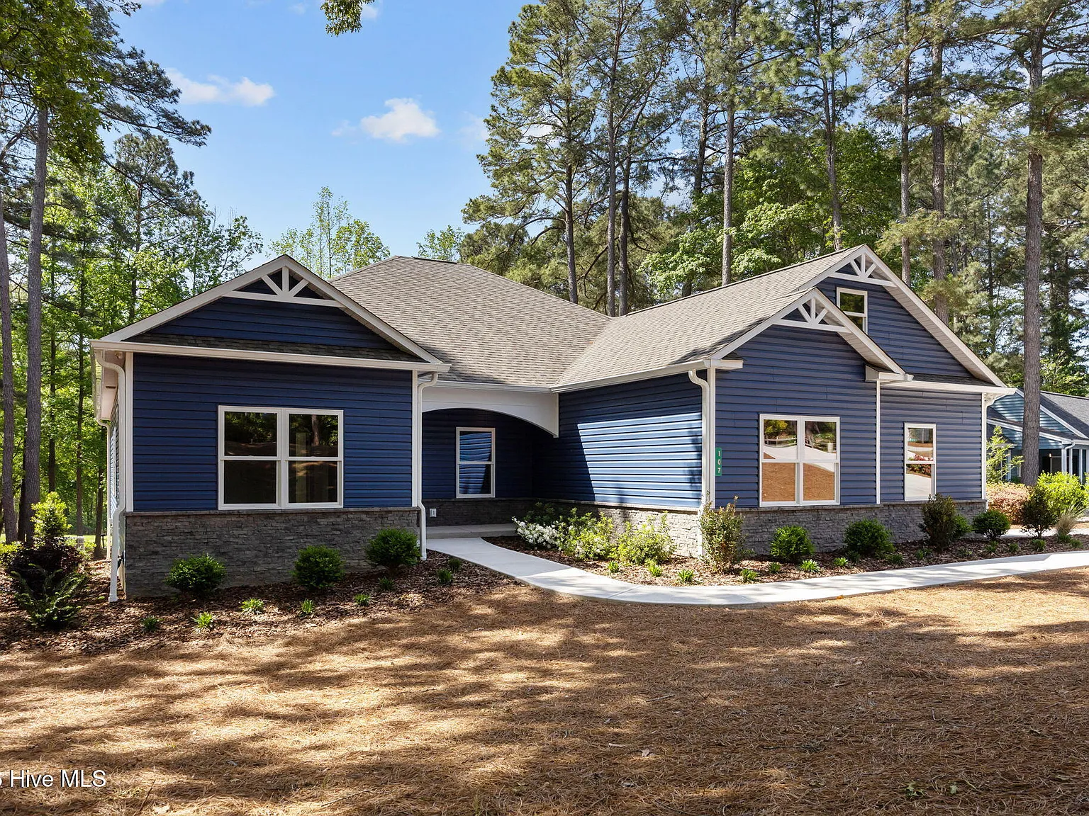 3 bed, 2.5 bath, 2298 sqft, $2,950 — Photo 2
