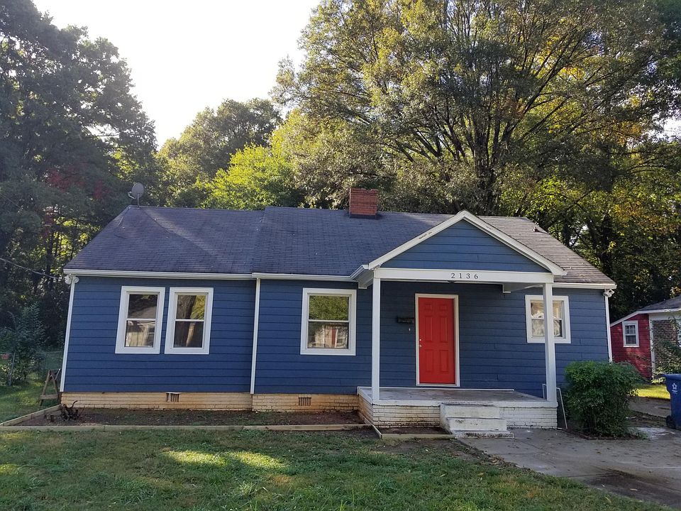 Front of the House (PLEASE NOTE, THE HOUSE LOOKS ALMOST EXACLTY LIKE THIS EXCEPT NO RED DOOR. FOR SOME REASON, THE PICTURE WOULD NOT LOAD BUT IT IS THE SAME EXACT COLOR AND IS ACTUALLY A LITTLE CUTER THAN THIS) My apologies, for being technologically in