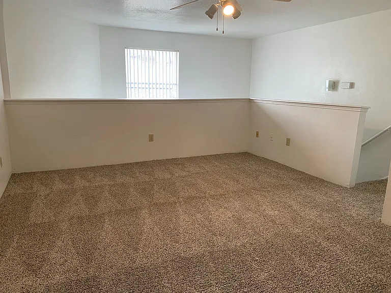 Emerald Cove Apartments — Photo 13