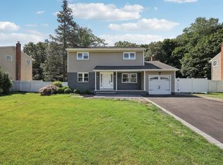 12 Somerset Dr, Commack, NY 11725